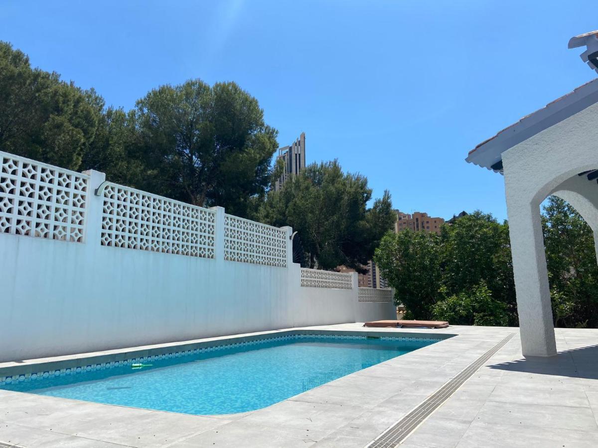 Villa con piscina a un paso de la playa Benidorm Exterior foto