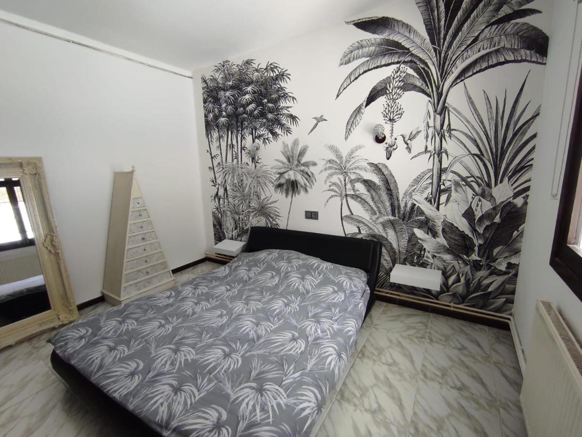 Villa con piscina a un paso de la playa Benidorm Exterior foto