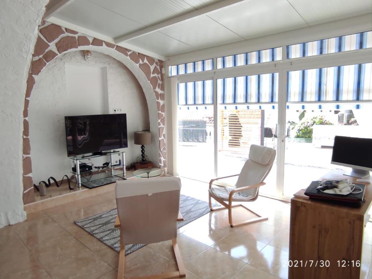 Villa con piscina a un paso de la playa Benidorm Exterior foto