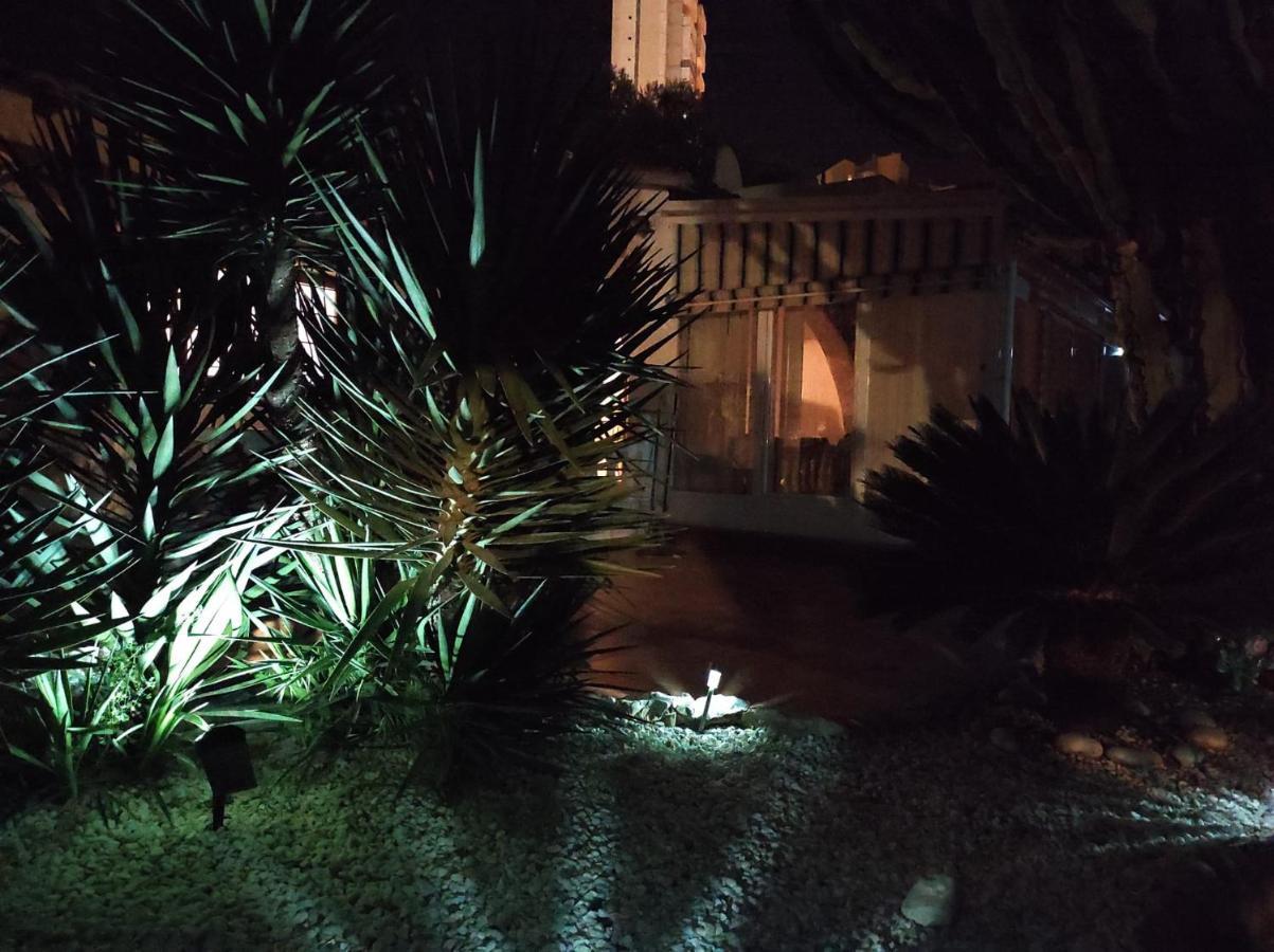 Villa con piscina a un paso de la playa Benidorm Exterior foto